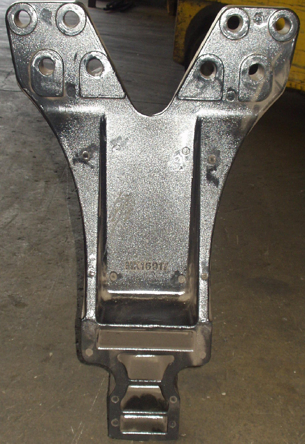 Kenworth airglide center bracket